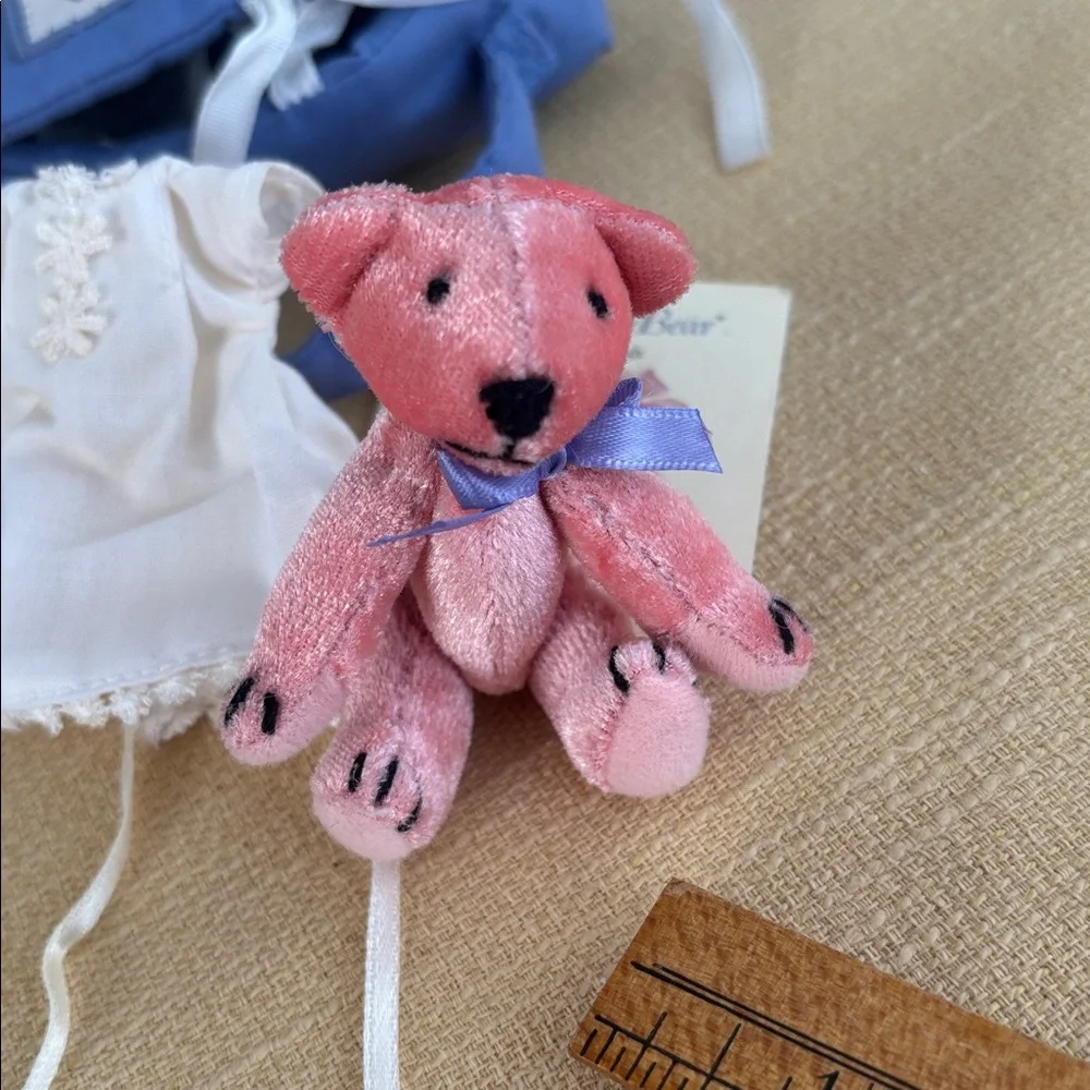 Muffy VanderBear Muffy’s Bear in Pet-a-Porter Carrying Case